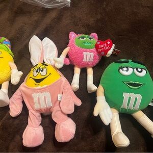 Various plush M&MS